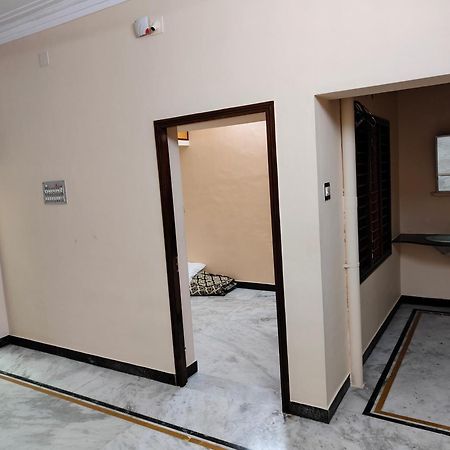 Guru Krupa Home Stay Tiruvannāmalai Esterno foto